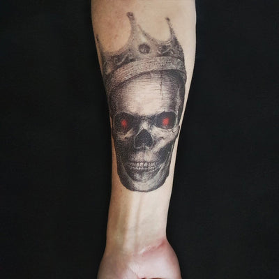 Tattoo.fo. - Kissing skulls, based off a client idea. #tattoo #skulls #king  #queen #worldfamousink | Facebook