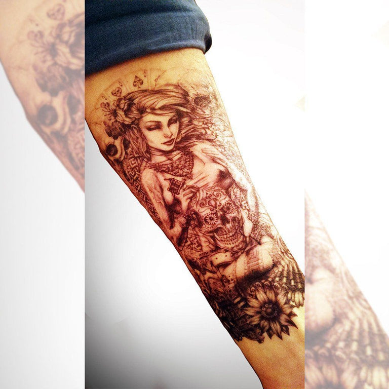 Tatouage éphémère : Female Tattoo Artist - ArtWear Tattoo - Tatouage temporaire